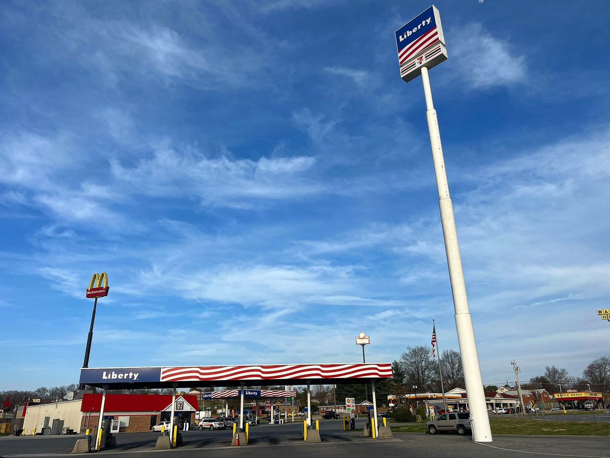 photomartint's tweet photo. #fancygap #dublin #virginia #photodecamionneur #viedecamionneur #visiondecamionneur #truckersvision #LaRouteNousParle #RoadTalkingToUs #photosdujour #todayspics #nikoncoolpixP1000 #dashcamgarmin67w https://t.co/N6pBkUvJbs