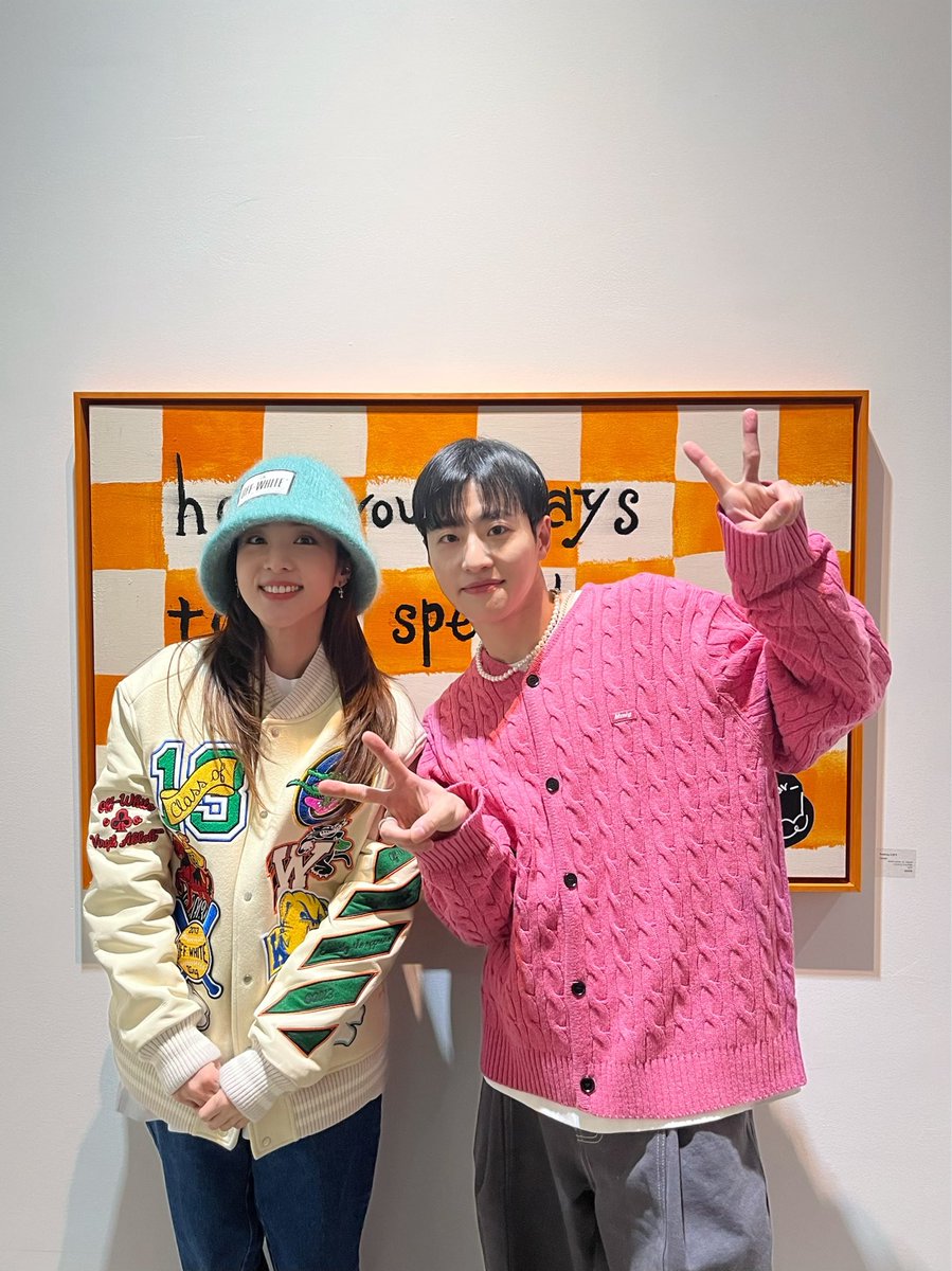 krungy21's tweet photo. 광석이 5번째 전시 추카추카~!!! 🥳🎨 항상 긍정적인 바이브, 긍정적인 메세지😀👍🏻👍🏻👍🏻 
#필독 #Feeldog5thSoloExhibition #CakeForYour_ 🍰 https://t.co/5FV8oUdO2r