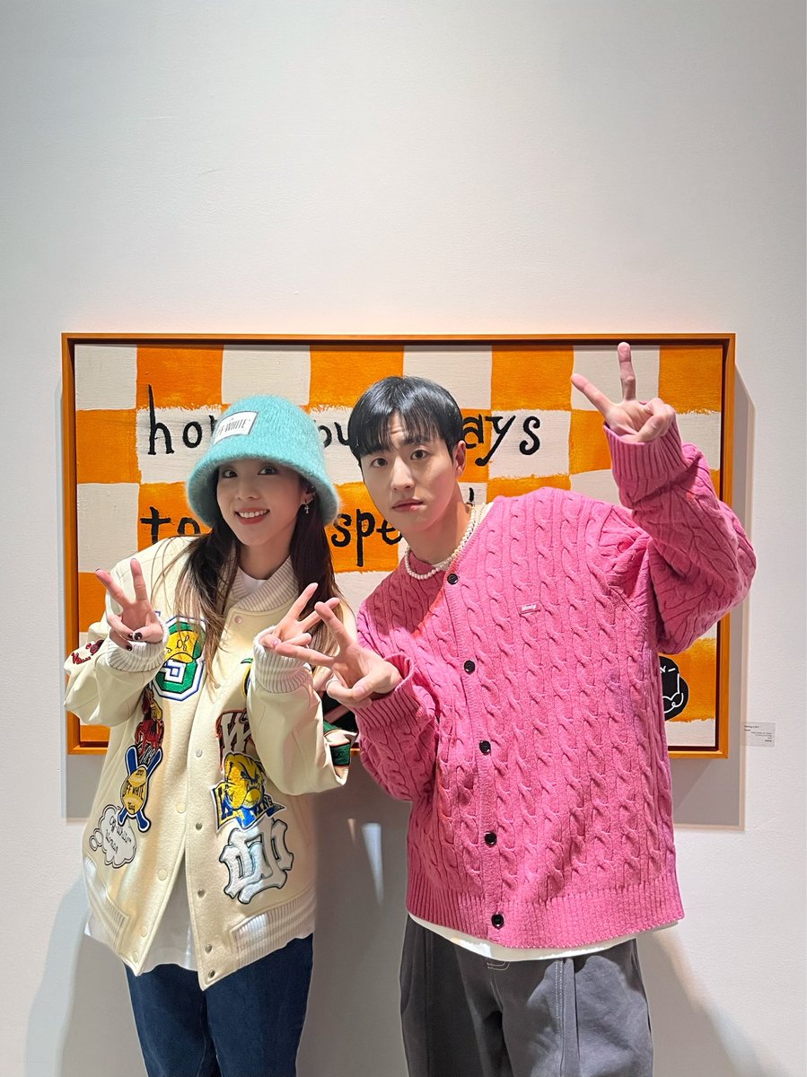 krungy21's tweet photo. 광석이 5번째 전시 추카추카~!!! 🥳🎨 항상 긍정적인 바이브, 긍정적인 메세지😀👍🏻👍🏻👍🏻 
#필독 #Feeldog5thSoloExhibition #CakeForYour_ 🍰 https://t.co/5FV8oUdO2r