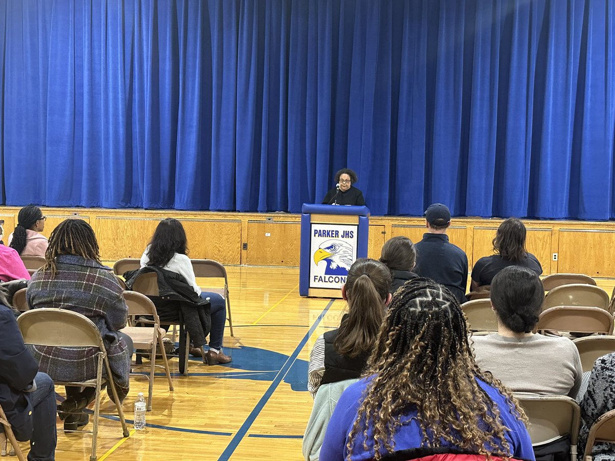 CarolHumm's tweet photo. Such a fantastic Parent University community event with @jlythcotthaims! Hearing Julie’s stories of parenthood and ways to support our children to foster agency had the audience laughing, crying, and reflecting. So grateful for the time together to learn and grow. #d161learns https://t.co/n54PA6VumB