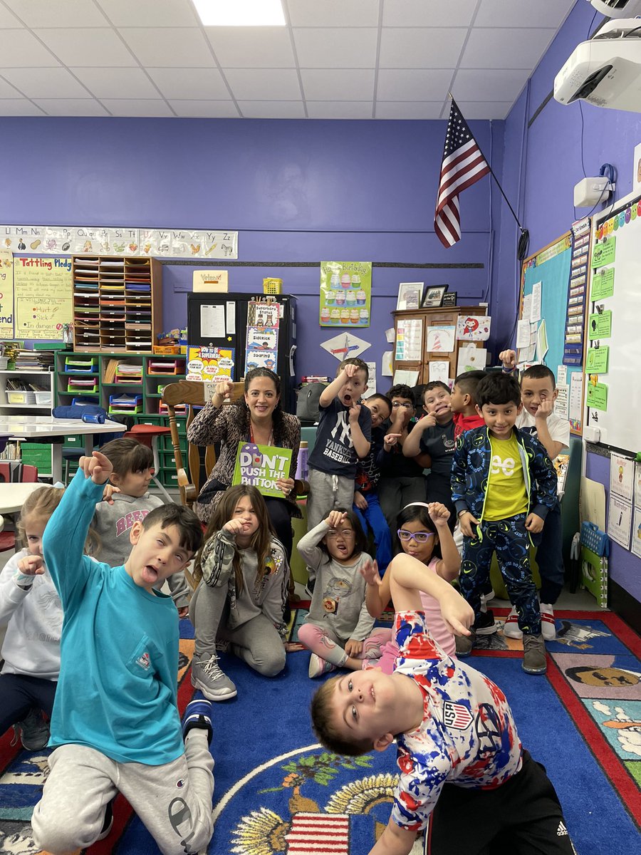 Look who we had as our Mystery Reader today! Thank you, Mrs. Maravel. We loved the funny story you read. <a href="/Hampton_Street/">Hampton Street</a> <a href="/roeart/">r</a> <a href="/mmaravel13/">Margarita Maravel</a> #MineolaProud