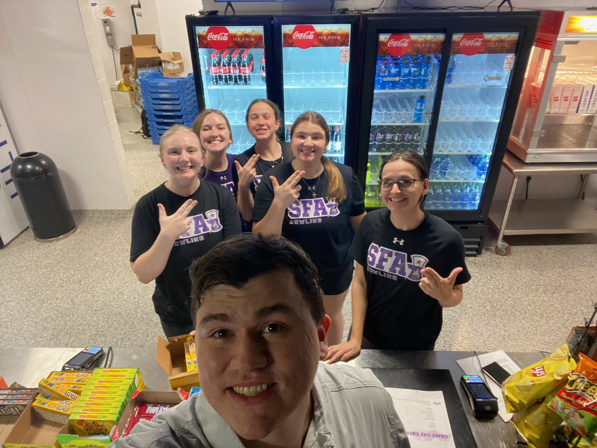 BrystalBeyer's tweet photo. @SFA_Bowling loves working and supporting @SFA_MBB 💜 @AxeSfa #AxeEm #theaXegames https://t.co/lUT8bLFgKh