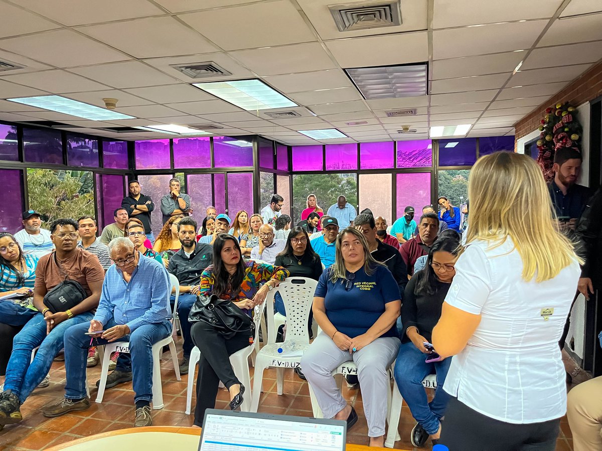 Somos la #FuerzaVecinalBaruta! 💙

Esta tarde tuvimos una reunión junto a la estructura del municipio, el dirigente <a href="/darwingonzalezp/">Darwin González</a> y el resto de representantes políticos dentro del partido. 

Allí debatimos sobre los puntos de mejora, las actividades y próximos pasos a seguir.
