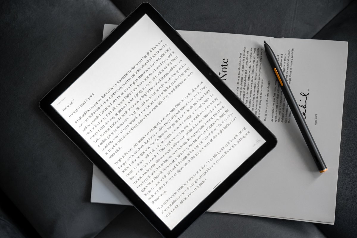 EyemooTech's tweet image. Struggling to sleep? Blue light from devices might be to blame. Our RLCD screens block blue light to help you get the restful sleep you need. Get better sleep with EyeMoo. #BetterSleep #RLCDTechnology #BlueLightReduction