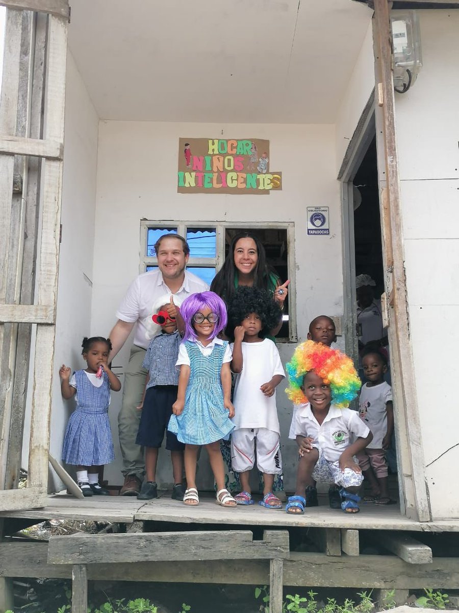 sandelacadena's tweet photo. Gracias a la Directora  @MArellanoOrtiz quien me mostró todo lo que él @ICBFColombia hace por los niños de Tumaco. Feliz de ver tanta gente capaz y comprometida en Nariño trabajando por los niños. Seguimos trabajando por la primera infancia sin descanso. https://t.co/I04TXewLeE