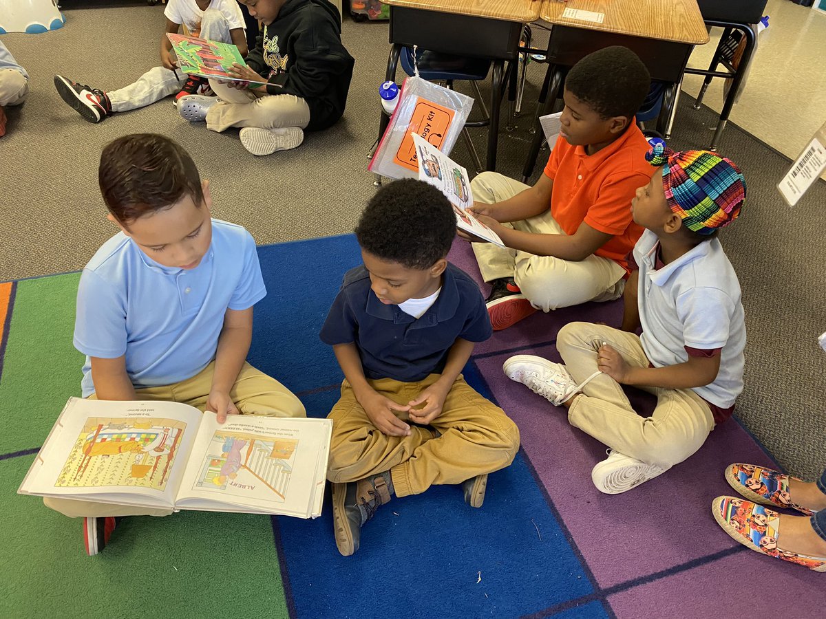 mrs_santore's tweet image. Read Across America week has been so exciting! Our 3rd grade squad buddies joined us for some buddy reading 📚🥰 #SpaghtIsGreat #KinderCrew