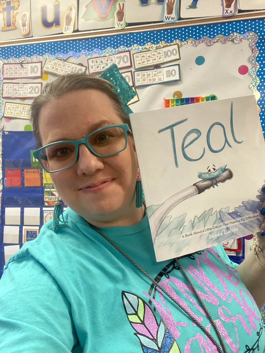 mrs_santore's tweet image. Read Across America Week … today was a reading rainbow of colors! What’s your favorite color? Can you guess mine? 🥰 #SpaghtIsGreat #KinderCrew