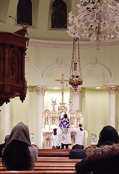 JohnZwicker1's tweet photo. A prayer for you here, earlier this evening, at or local #FSSP #TLM Parish on this:

#Wednesday (#StJoseph's weekday)
#FirstWednesday (#DayOfReparation to #SaintJoseph)
#EmberWednesday (day of fasting &amp; prayer)

#Lent #Ember #AgeOfStJoseph #Catholic https://t.co/US0xH3q63Y