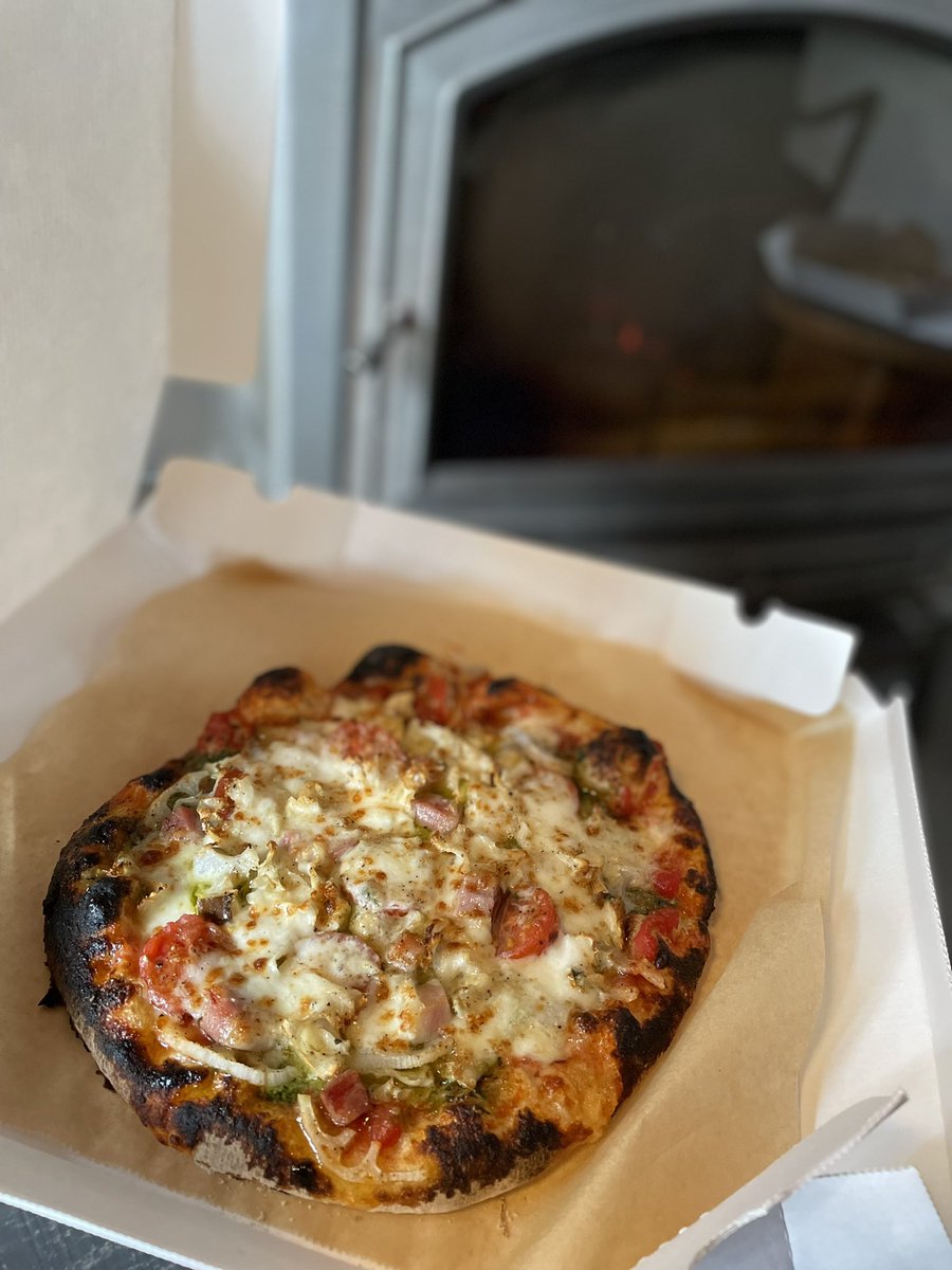 english10juku's tweet photo. 私が作ったピザはいかがですか？🍕
Do you want some of the pizza I made by myself?😋
#mylifeinjapan 
#japan 
#pizza 
#makingpizza 
#ピザ https://t.co/gSAg86LTOc