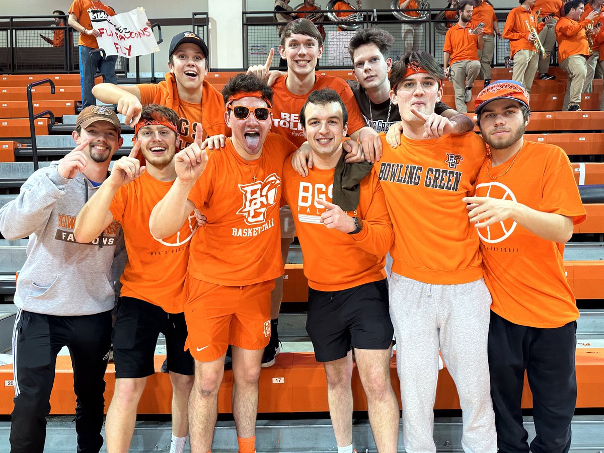 ⁦@BGSUwbb⁩ w huge overtime win ⁦<a href="/StrohCenter/">Stroh Center</a>⁩! These ⁦@BGSUMHoops⁩ student mgrs etc were a bit disruptive. But helpful. Best FT shooter in league goes 1-4 down stretch. #WideLeft #HaveASafeDriveHome
