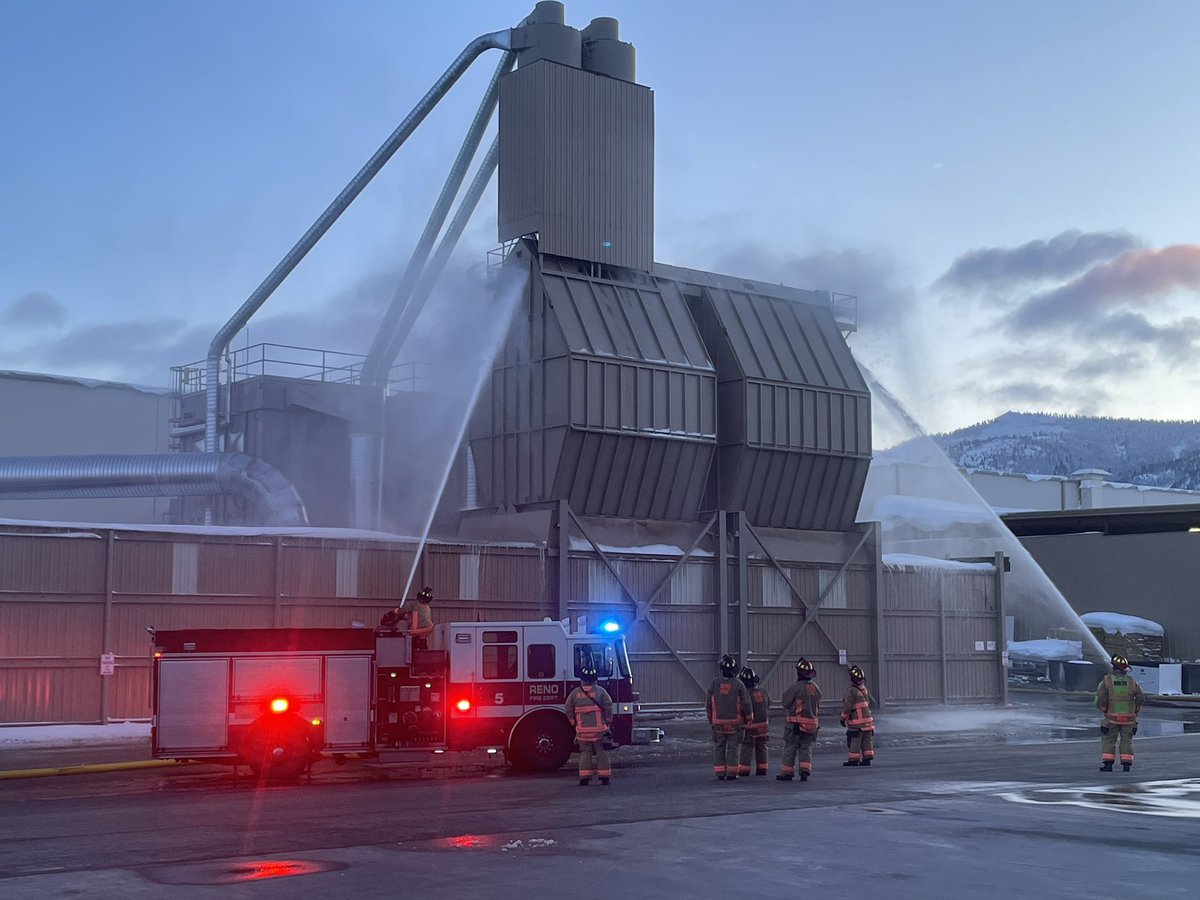 RenoFirefighter's tweet photo. This evening, Reno Firefighters responded to a commercial structure fire involving a sawdust hopper in the Verdi area. #pffn https://t.co/XphOhlLOTO
