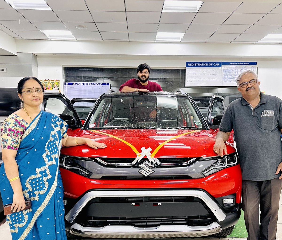 theasrsings's tweet photo. ಪರಿಶ್ರಮದ ಉಡುಗೊರೆ ❤️
New gear added 😎🤘
#Brezza
Thanks to #Shashank from #VarunMotors for taking care of all the detailings of the delivery 🥰
#AniruddhaSastry #ASR #marutisuzuki @Maruti_Corp @MSArenaOfficial #Maruti #Suzuki https://t.co/t5mck6qJyB