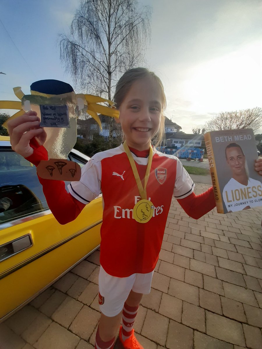 sez140's tweet photo. World Book Day - and she's gone to school to share her love of Beth Mead's autobiography! 
@bmeado9 @ArsenalWFC #WorldBookDay2023 https://t.co/HRR2qh86yD