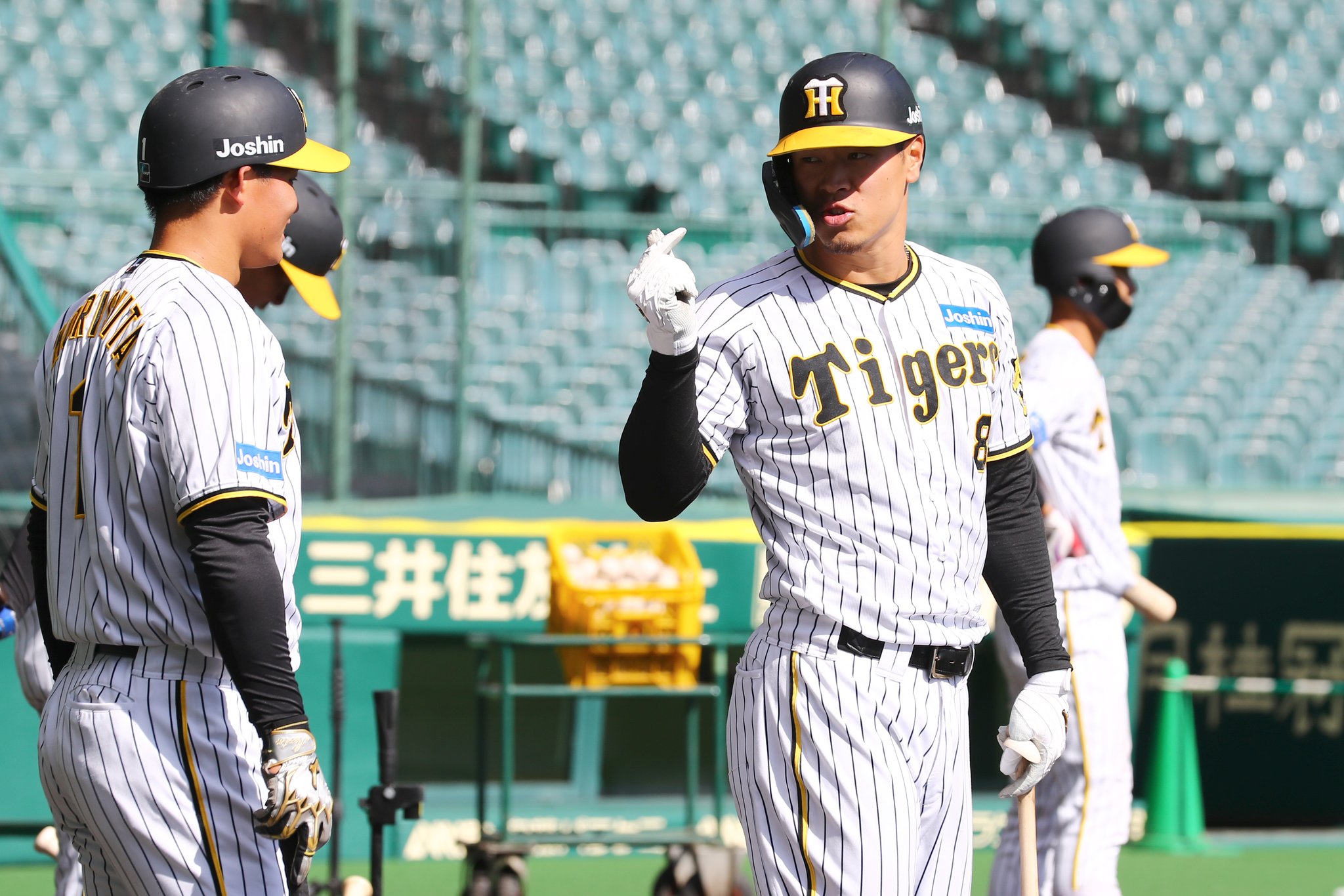 阪神タイガースボブルヘッド佐藤輝明森下翔太 非売品セット