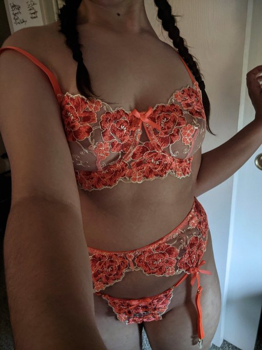 Which do you like more? 💚🧡 https://t.co/DbVuE0lNwv<a href="/tag/onlyfans"class="tags"><span>#onlyfans</span></a>