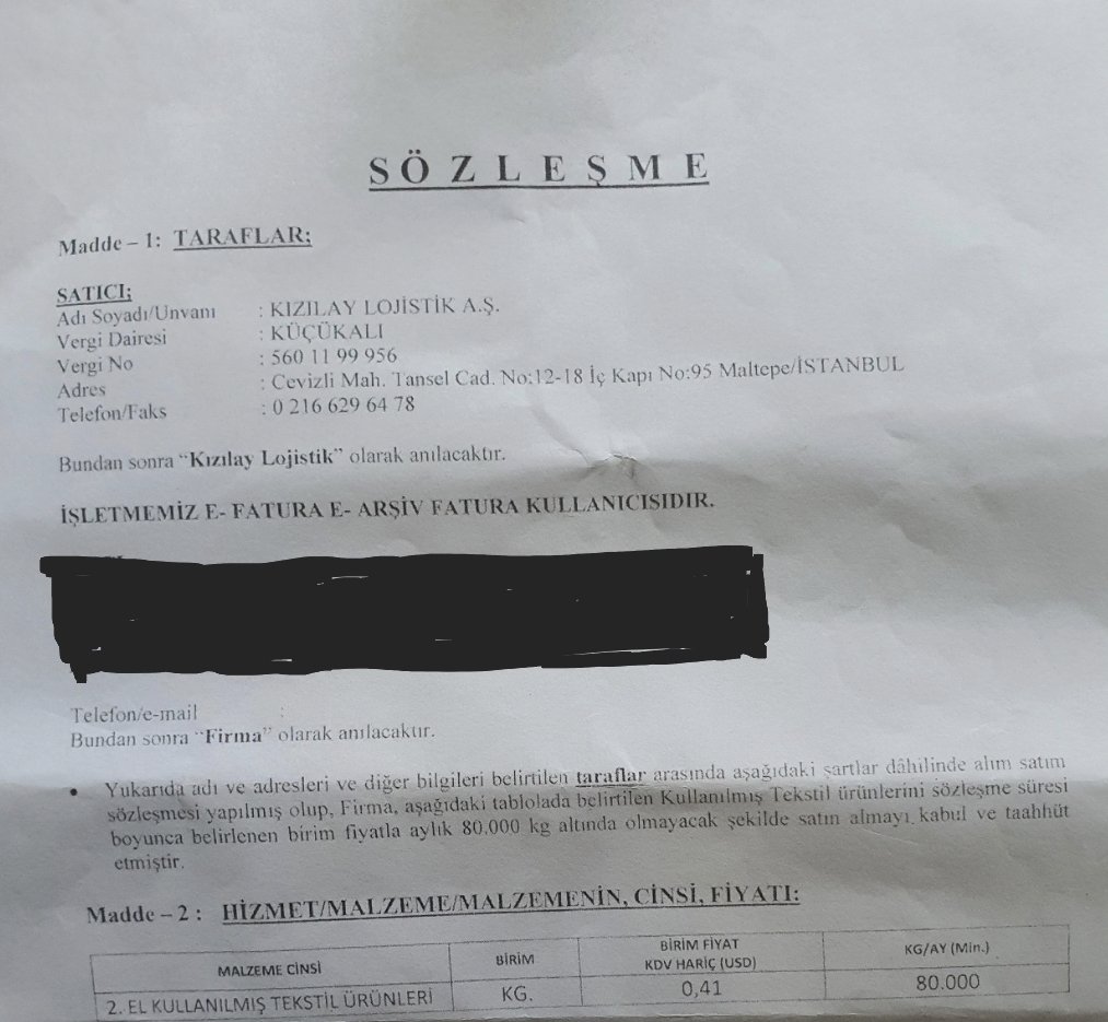 yirmiucderece's tweet photo. Gazeteci Bahadır Özgür, Kızılay'ın 2 tır eşyayı satarken yapılan şikayet sonucu polis tarafından basılan depoda tutulan tutanağı ve firmanın Kızılay'la yaptığı sözleşmeyi paylaştı.

Sözleşmeye göre Kızılay, ayda en az 80 ton giysiyi, kilosu 0.41 $'dan satacağını beyan etmiş. https://t.co/iQXtTu2rak