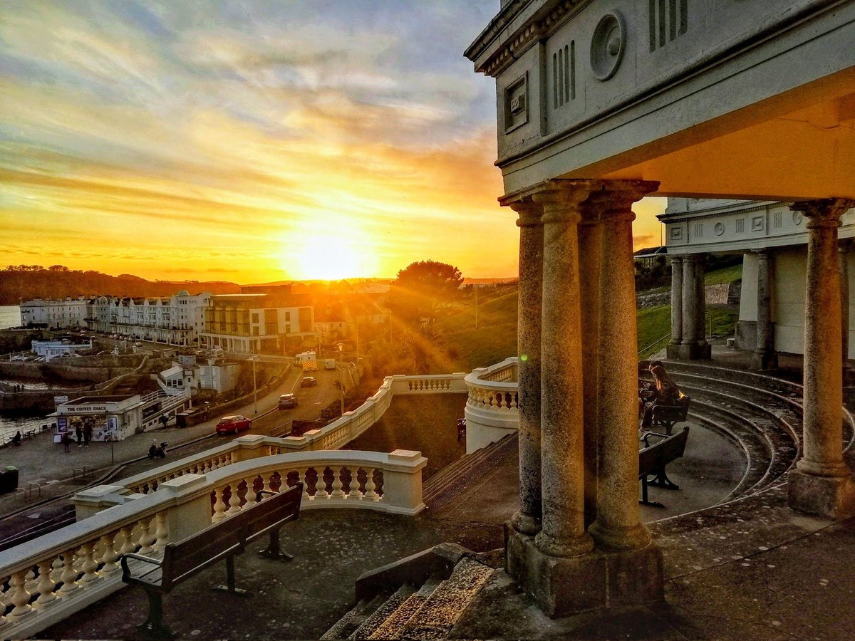 JackieGMs66's tweet photo. Throwback Thursday 3 March 2020 #ThrowbackThursday #March2020 #Plymouth #PlymouthHoe #beforelockdown https://t.co/RkLYYcLg5o
