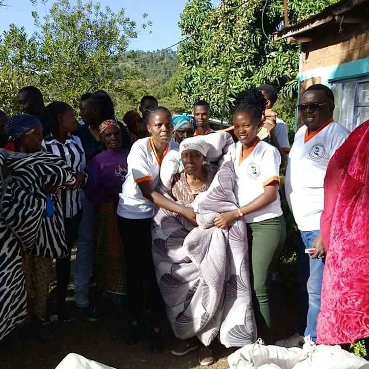 HelpinghandHhcd's tweet photo. This is how we do it. With love and passion π
We rise by lifting others
#HHCD | Netanyahu | Christians Brenda | Morgan Freeman | Ugandans | #nonprofit #CHARITY #elderly #elderlycare #support #love #passion #care https://t.co/Ys8qFxPmm3