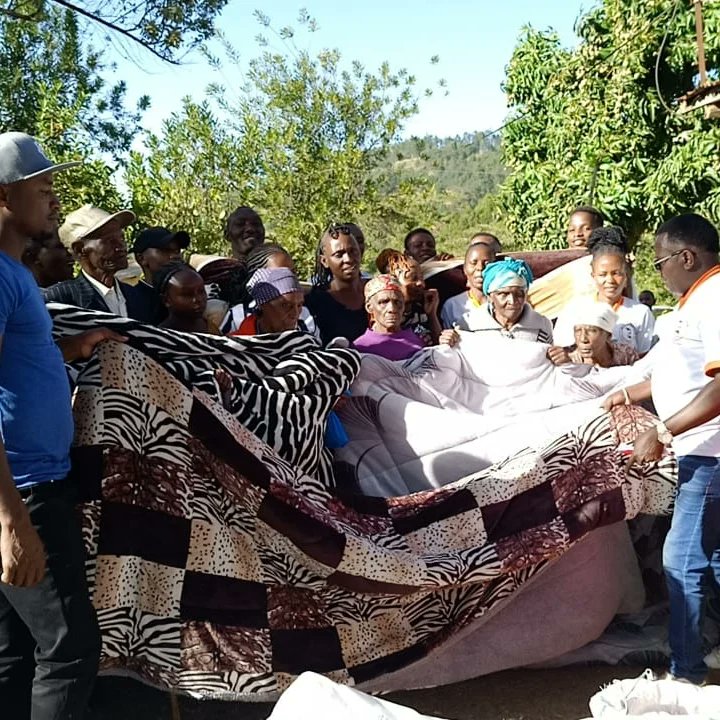 HelpinghandHhcd's tweet photo. This is how we do it. With love and passion π
We rise by lifting others
#HHCD | Netanyahu | Christians Brenda | Morgan Freeman | Ugandans | #nonprofit #CHARITY #elderly #elderlycare #support #love #passion #care https://t.co/Ys8qFxPmm3