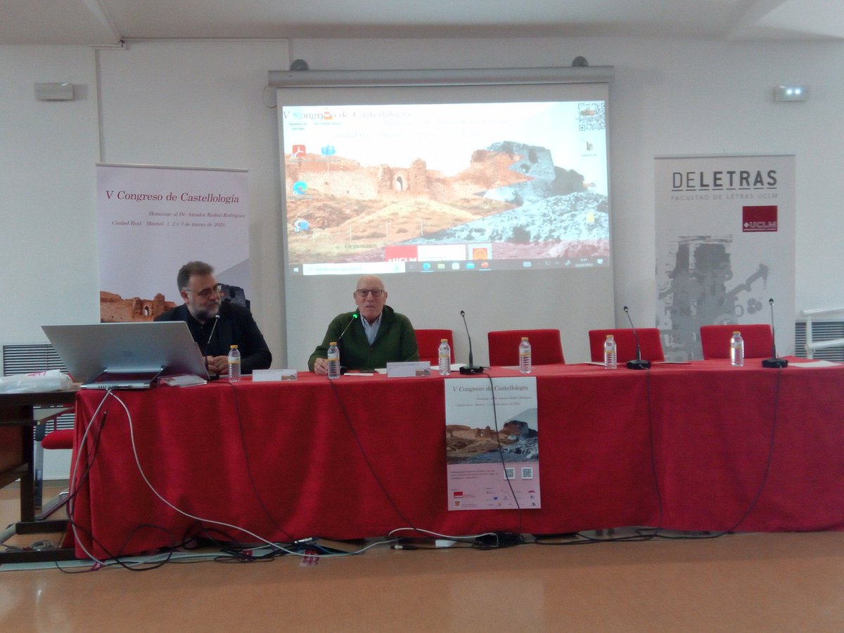 Iniciamos el segundo día de jornadas con una conferencia de Fernando Cobos Guerra.
