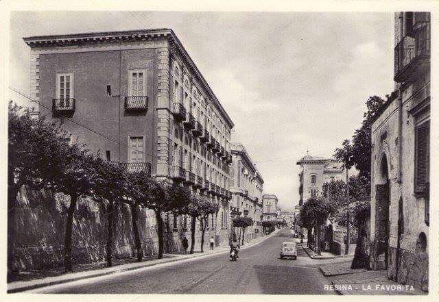 VillaPer's tweet photo. Villa Favorita, Corso Ercolano, Resina, oggi Ercolano. Anni '60
#stories  #palazzo
#villa #parco #mare
#Borbone #vesuvio #vesuviani
#StoriadiErcolanoeResina https://t.co/dQBWIawZxz