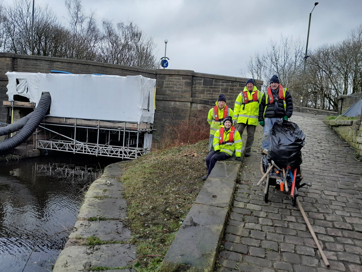 Yesterday was my final Taskforce as Volunteer Leader and what a Taskforce it was! Our Hyndburn group got together to cut back the intrusive hedgerow opposite Enfield Wharf in Clayton-le-Moors. What a fantastic job to finish on! #volunteerbywater #LifesBetterByWater