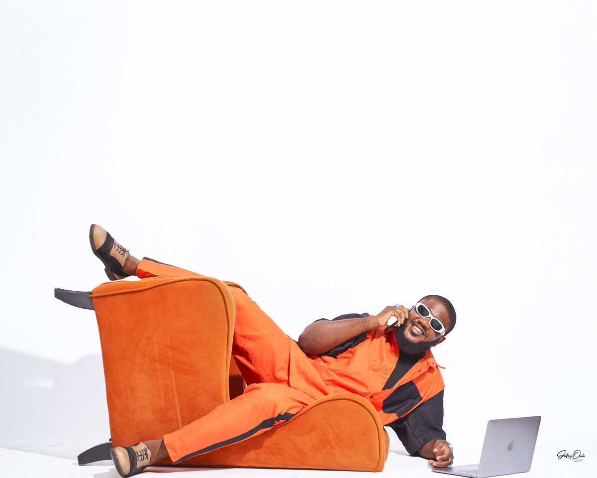Taelorpane_cia's tweet photo. No be everybody wey dey ground, fall. Sometimes we need dey ground pose for camera.

Happy new month fam!!!

Outfit: @focosattires 

Creative Director: mr_g.o.p 

Photography: @gop_studios https://t.co/ULsGS2Sq7Z