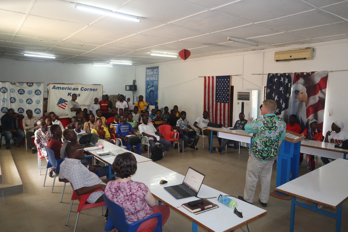 MouzouStephen's tweet photo. I was privileged to take part in the Black History Month event at American Corner of @KaraUniversite . It was impressive to hear about the contributions of blacks from Ronald E. Hawkins Jr., Deputy Chief of Mission at the @USEmbassyLome. Thanks to all his team and participants https://t.co/ZZQ26iQxCh
