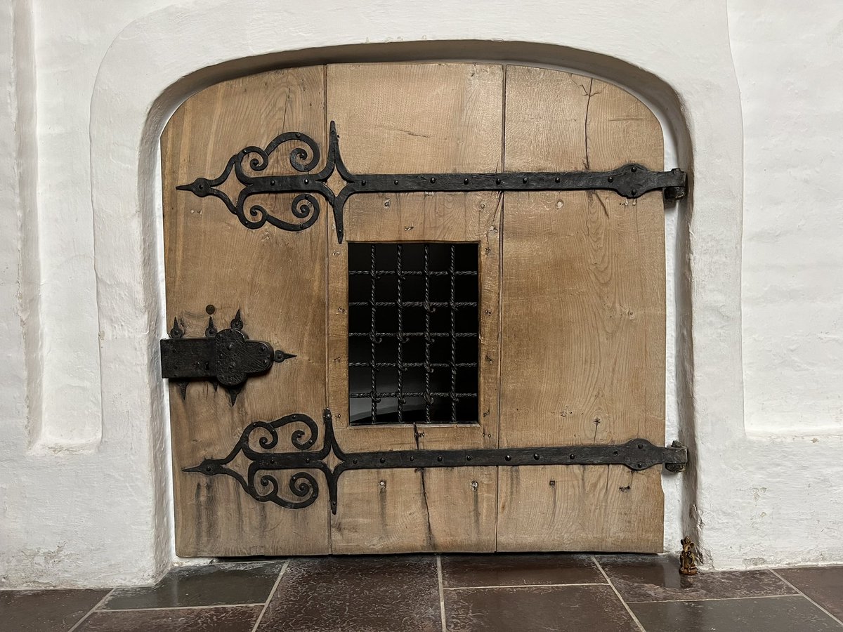 A small door into a crypt in Roskilde Cathedral. Many Danish kings and queens are buried in the cathedral, including one who was also King of England… Sweyn Forkbeard. #History #AdoorableThursday #SpotTheHiddenMouse