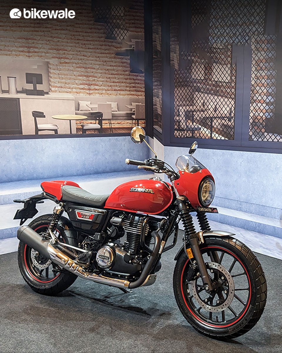 BikeWale's tweet image. New custom kits for the #Honda #HnessCB350 and #CB350RS unveiled! Let us know in the comments which one of these would you choose?

Also, in case you've any queries about the kits, shoot them in comments.

#bwlaunch #bwunveil #honda #hondabigwing