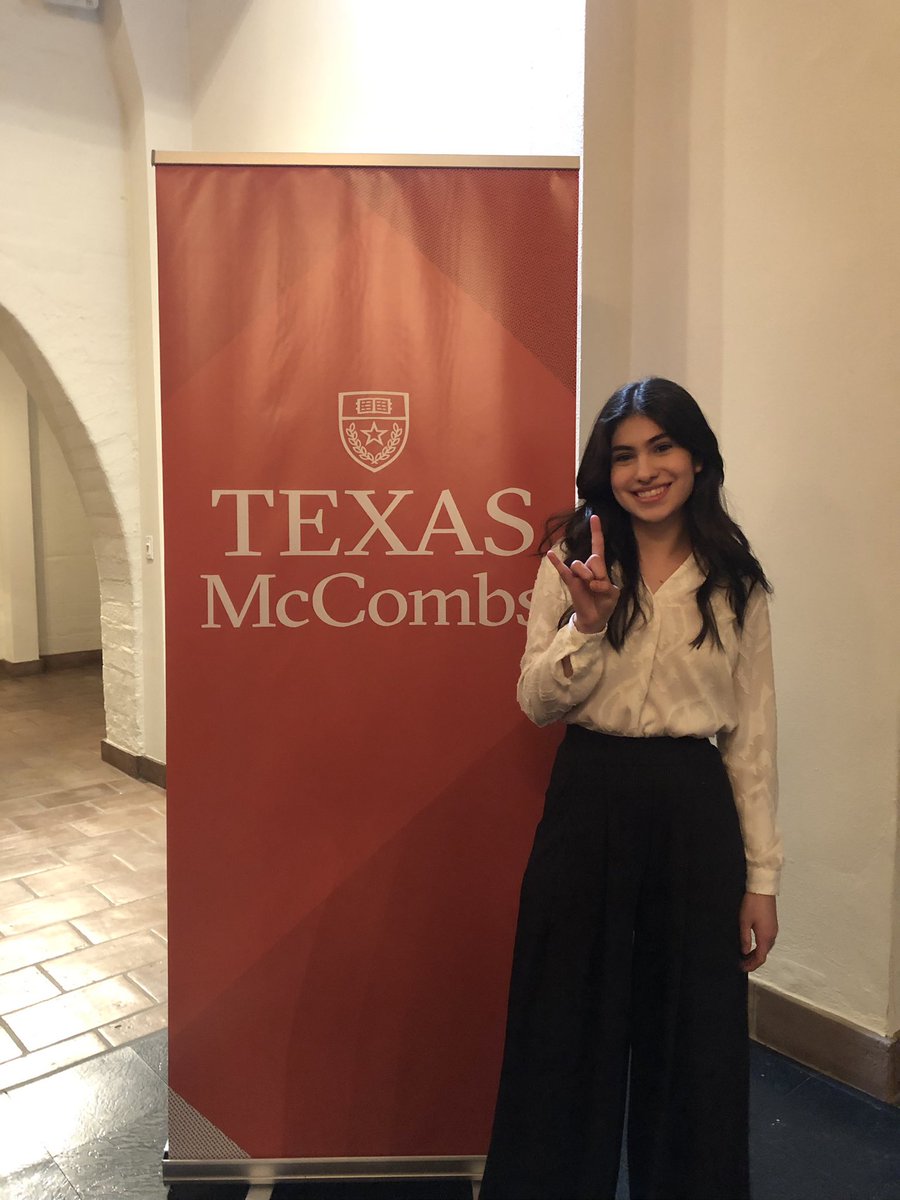 karladaniiii's tweet photo. Had an amazing time at the McCombs Admitted Student Dinner tonight! #utmccombs https://t.co/VcNlskxLki