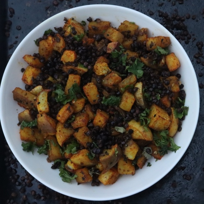spicechronicles's tweet photo. Achari Turnips with toasted lentils is flavorful, easy and so very wholesome. It reminds you about not underestimating the humble turnip.
https://t.co/pgK2gbMQbS
#vegan #spicechronicles #easyrecipes #glutenfree #indianhomecooking #onetheblog #indianfood #seasonaleating https://t.co/ghv2EFVrwx