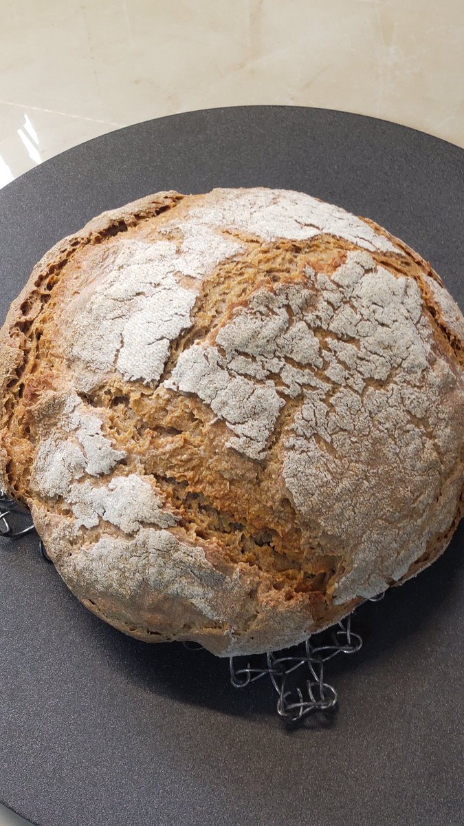 Tooom67640068's tweet photo. Rye and wheat flour bread with sourdough😋
The good smell while baking is a good-bye from the yeast☺️
Thanks to you and your delicious bread🤗 https://t.co/vzC5C6wViL