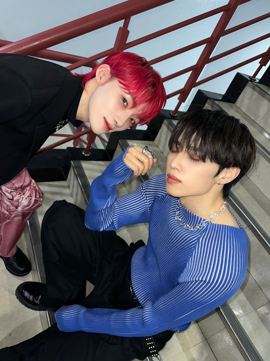 0sn09's tweet photo. 피부톤 차이에서 흥분됨
그. 곳이 섬 https://t.co/SBXWAiULFQ