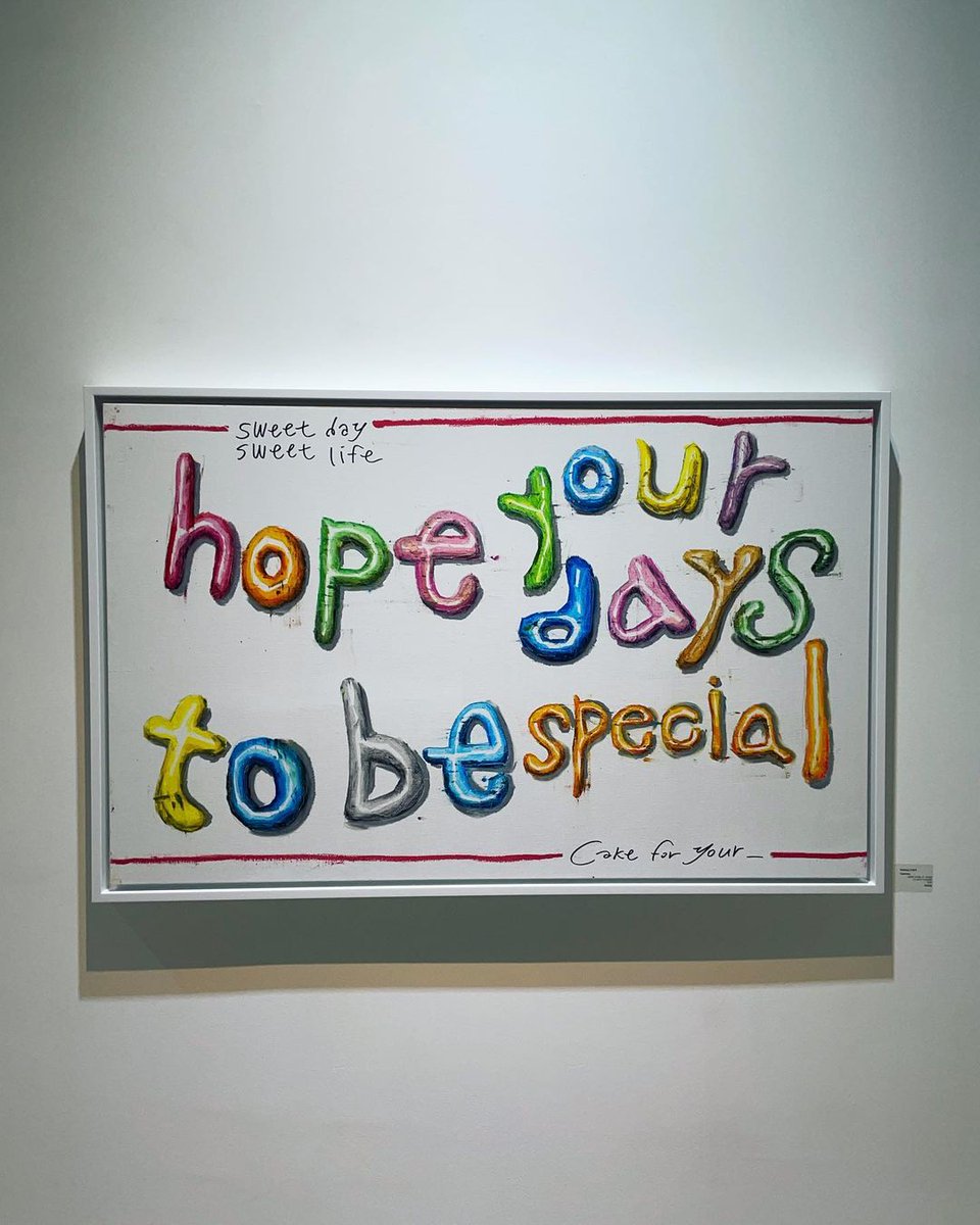 DaraWorld84's tweet photo. [Daraxxi Instagram Post] 
🔗:https://t.co/j3DhNBq1ZS…

Kwangseok~ie fifth exhibition, Congratulations~!!! 🥳🎨 Always a positive vibe, a positive message 😀👍🏻👍🏻👍🏻 
#필독 #Feeldog5thSoloExhibition #CakeForYour_ 🍰

#SandaraPark #산다라박 #Dara #다라 https://t.co/N3kBHrlCE7