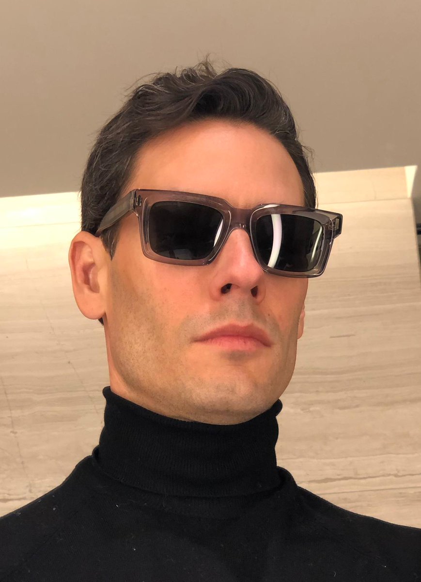 Thank you very much to my friends at @cutlerandgross for providing me with the coolest shades and helping me keep up a real Divo look! 😎 #CutlerandGross