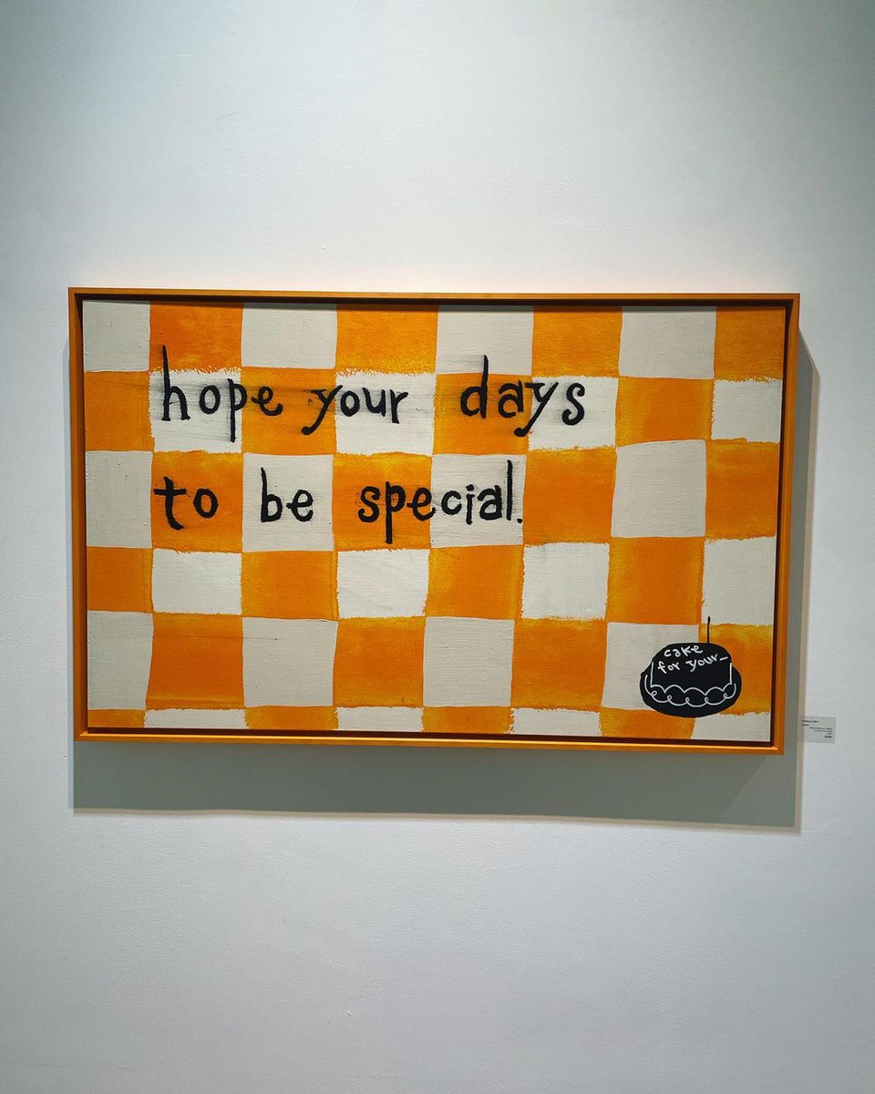 DaraWorld84's tweet photo. [Daraxxi Instagram Post] 
🔗:https://t.co/guwsOL1sHY

Kwangseok~ie fifth exhibition, Congratulations~!!! 🥳🎨 Always a positive vibe, a positive message 😀👍🏻👍🏻👍🏻 
#필독 #Feeldog5thSoloExhibition #CakeForYour_ 🍰

#SandaraPark #산다라박 #Dara #다라 https://t.co/JbbrgREopY