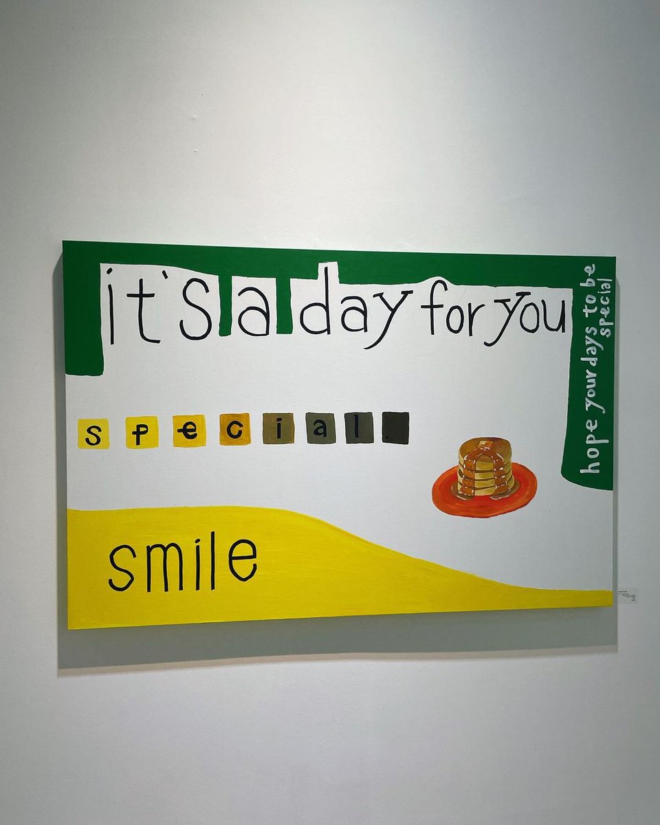 DaraWorld84's tweet photo. [Daraxxi Instagram Post] 
🔗:https://t.co/guwsOL1sHY

Kwangseok~ie fifth exhibition, Congratulations~!!! 🥳🎨 Always a positive vibe, a positive message 😀👍🏻👍🏻👍🏻 
#필독 #Feeldog5thSoloExhibition #CakeForYour_ 🍰

#SandaraPark #산다라박 #Dara #다라 https://t.co/JbbrgREopY