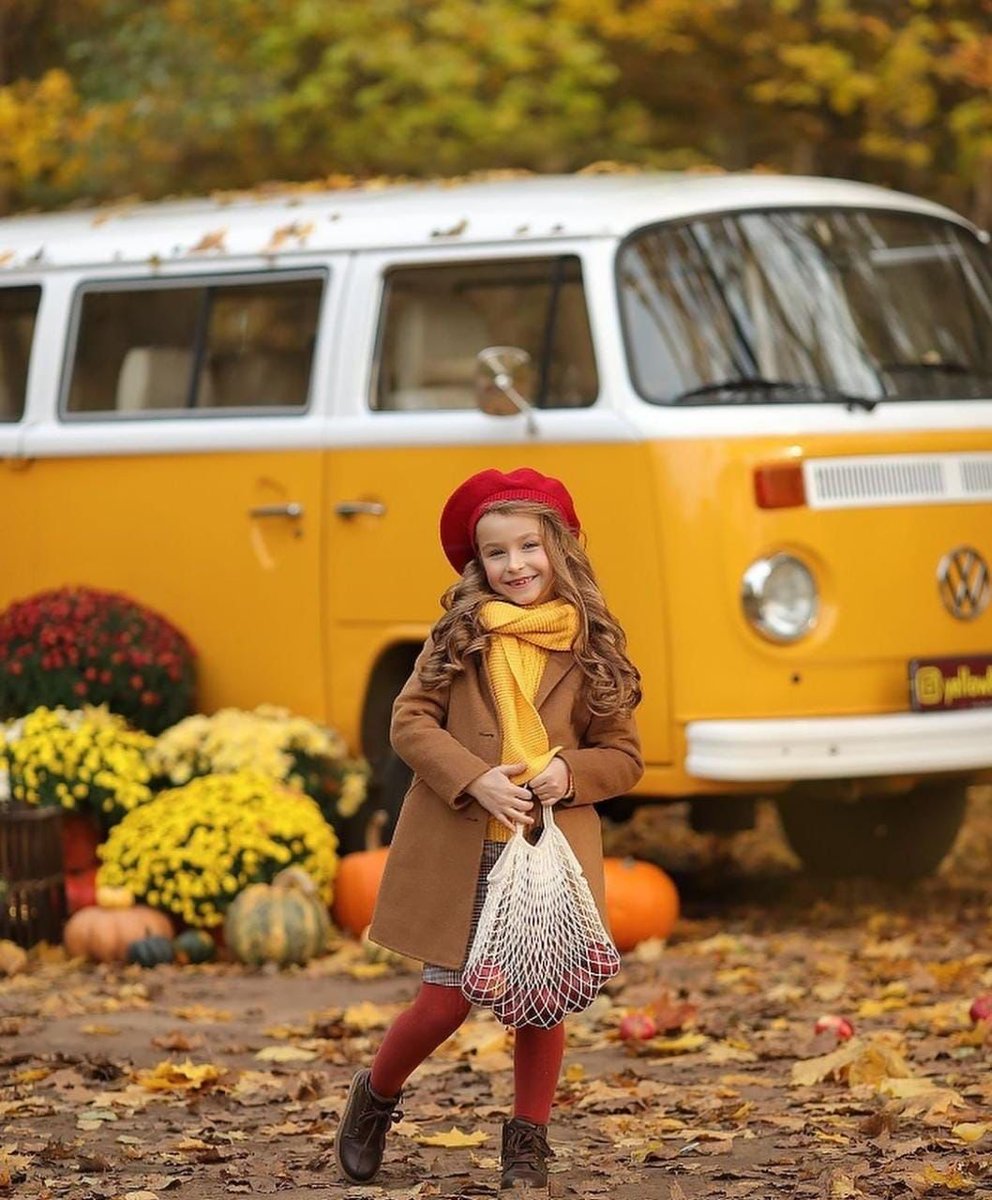 صباح عليكم ينير المدى وينعش أرواحكم بالهدى  صباح التفاؤل يسقي المنى وللبر في كل نفس صدى  صباح البلابل إذ سبحت صباح الرضا والسنا والندى