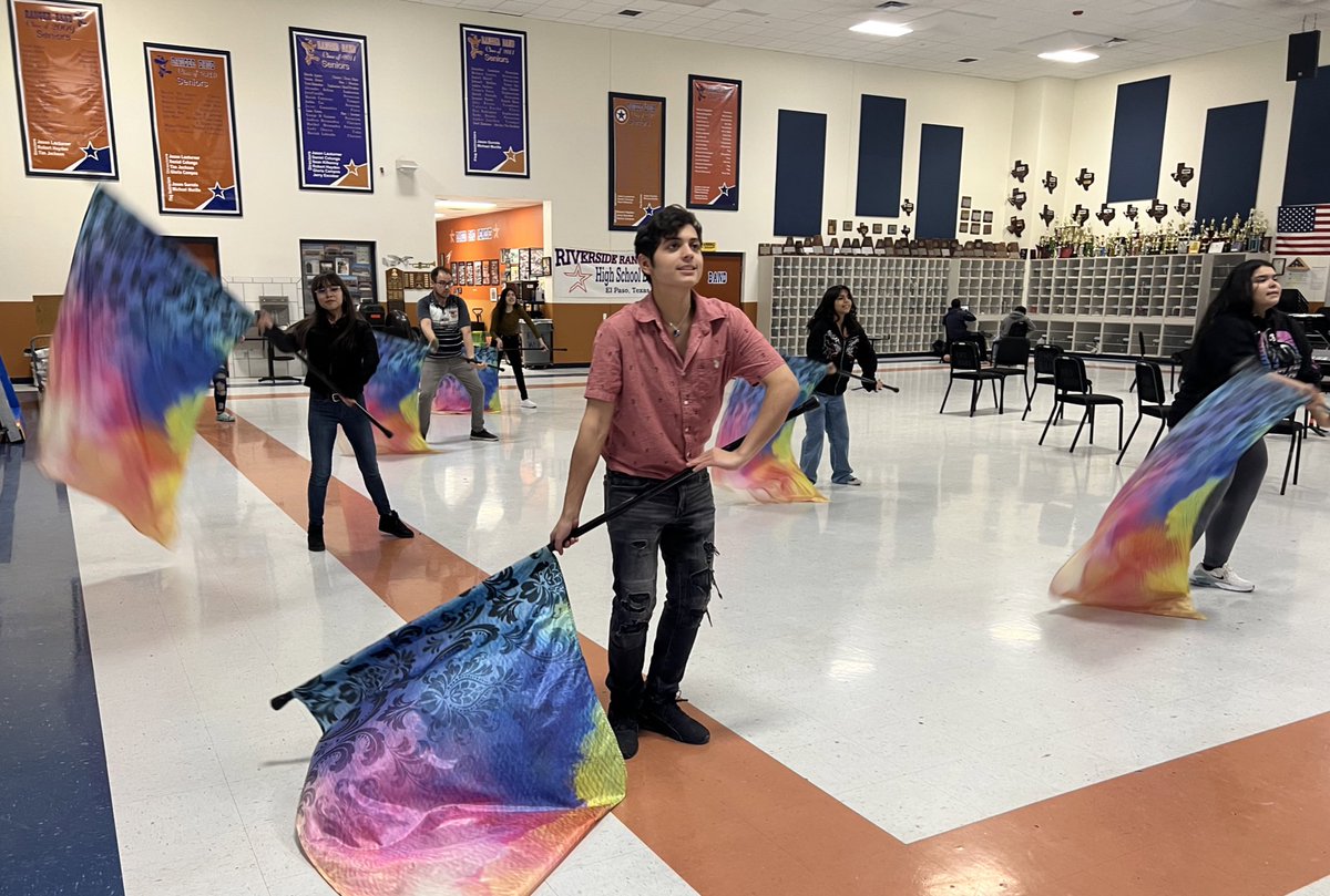 raynaynae's tweet photo. Huge shout out to @_RHSColorguard_ for showing me how to spin a rifle and flag during today’s walkthrough 💙🧡 It was a great ending to a long day ⭐️ #riverside4ever https://t.co/nyoE9HzwTI