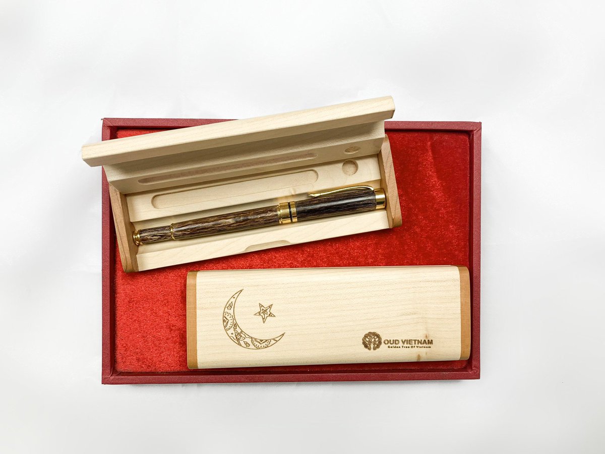 OudVietnam's tweet photo. Special Oud Pens - Special gift for Ramadan 😍
Get FREE gift Oud Pen now ! Contact us for more details

#oudvietnam_goldentreenofvietnam #oudchips #bakhoor #perfurmeoftheday #fragrantica #basenotes #oud #agarwood #gaharu #scentsy #natural #aromatherapy #aquilaria #fragrance https://t.co/sUp1YaOO83