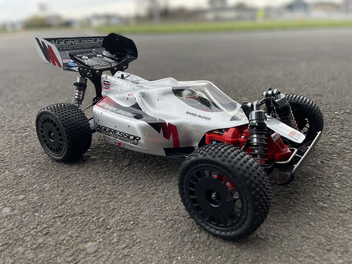 rc_car_81's tweet photo. アグレッサー完成🫡
トップEVOに搭載
戦闘機らしさとEVOらしさと
コックピット、攻撃的な赤いカラー
#CHITAHAN https://t.co/EbmVxvmJen