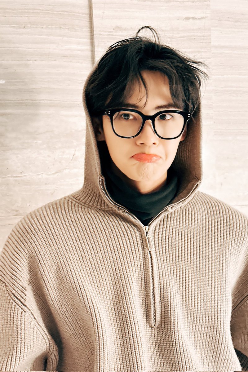 ChikninaDeuseyo's tweet photo. BRING BACK YANAN
Please help me rt this to save a panda
#BringYANANBack https://t.co/EzOIfwnNty