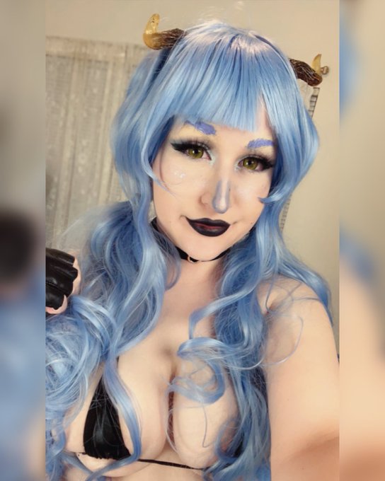 I want you 🖤 https://t.co/uh75iOkoyB https://t.co/JfDC9hhHll