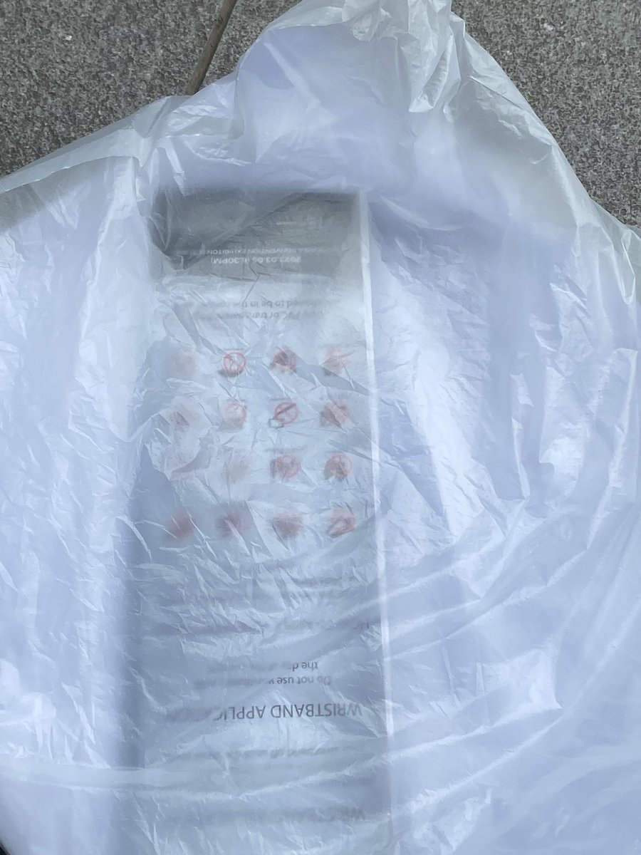 yeyowhyu's tweet photo. baru sampai di ice, nuker tiket day 2 kamu @4renjvn malah dapet kabar kamu ga ada, rencana yg kita rancang buat nnton konser all day, bagi" freebies lenyap semua pas tau kabar kamu, still can't believe it ka el:(( semoga amal ibadah kamu di terima di sisi allah swt https://t.co/d7xBDshm1w