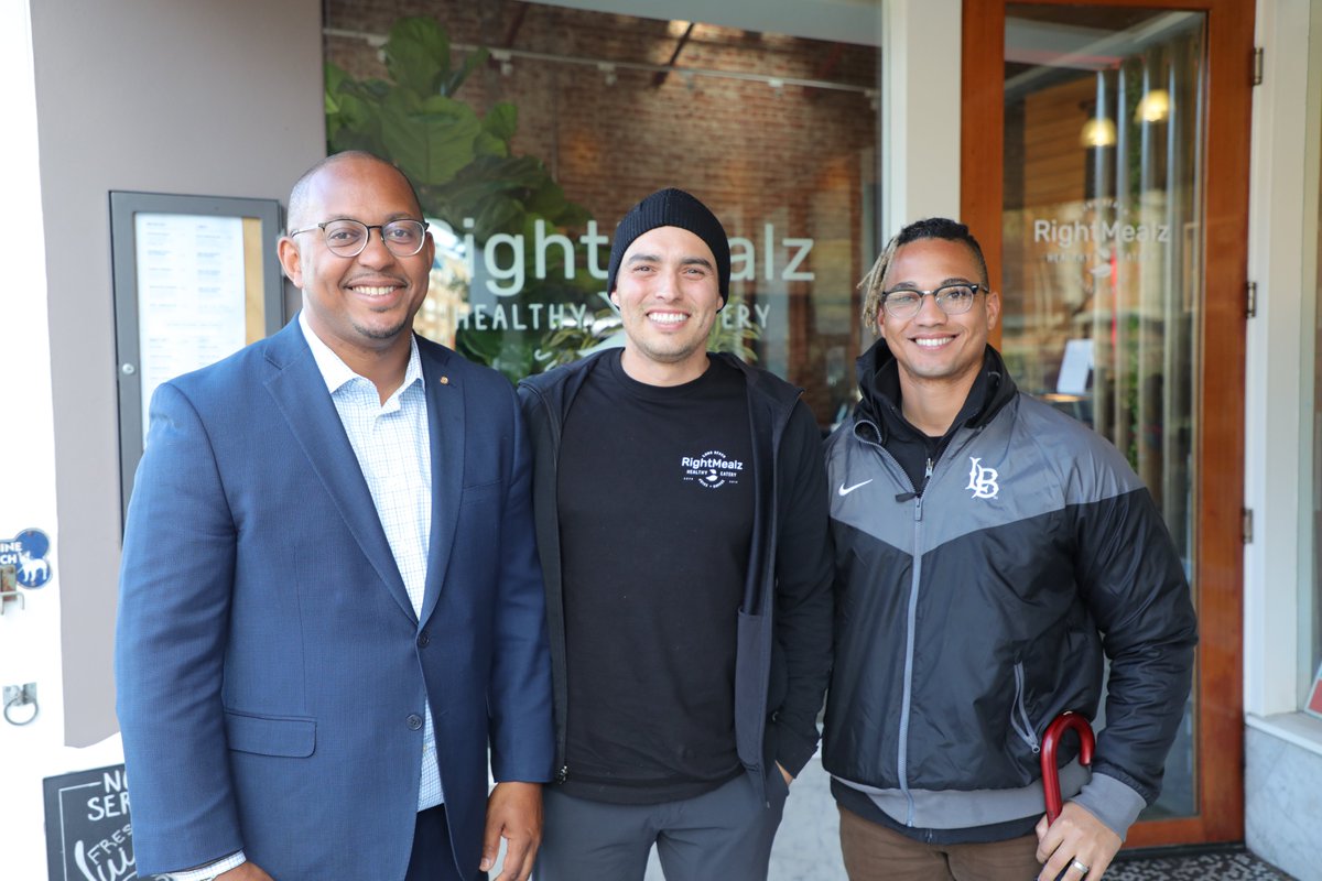 LongBeachMayor's tweet photo. We also took the time to stop in at a few shops in Downtown—there are some really great small businesses! https://t.co/7rcZyzLwAa