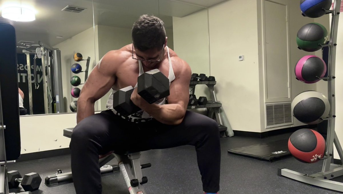 second workout today

I’m gonna do this every leg/bicep day from now on:

Morning session: legs
Evening session: biceps/shoulders, etc.

I know I normally don’t get enough bicep stimulus during the week so this should help bring up my weekly total sets.

Usually don’t do 2x/day https://t.co/6Azc1Frcsl