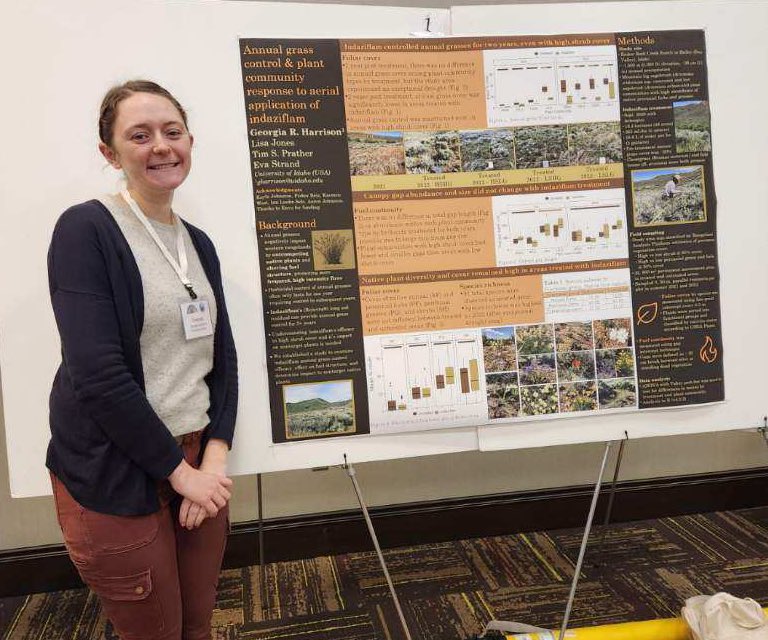 lotsoflichen's tweet photo. Chatting about annual grass control, fuel continuity, and native plant response to indaziflam application in mountain big sagebrush plant communities in Southern Idaho during #WSWS23 https://t.co/nrx300gLTD