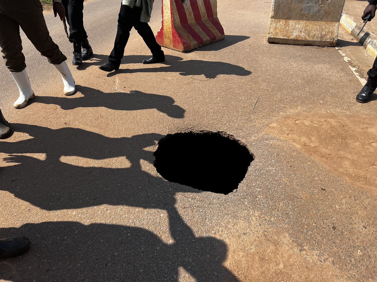 MathiasMpuuga's tweet photo. This road road is in Mbale City, financed by @WorldBank under #USMID project. Roads are done and within 2yrs, they’re gone but the contractors still get fully paid & awarded new contracts!! Who’s bewitching us? 2/2 #AccountabilityAndService #PlenaryUg https://t.co/rDIExl0F5e