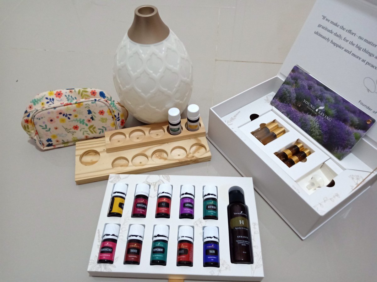 sparkhebe's tweet photo. @queerisy Hi kak nitip mau preloved in EO Youngliving ku https://t.co/9DgdwBTadc